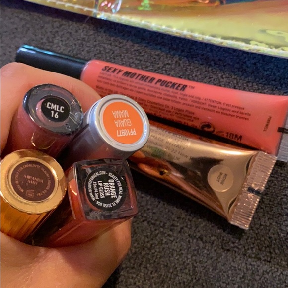 🌟 Orange Lip Bags - Picture 6 of 7